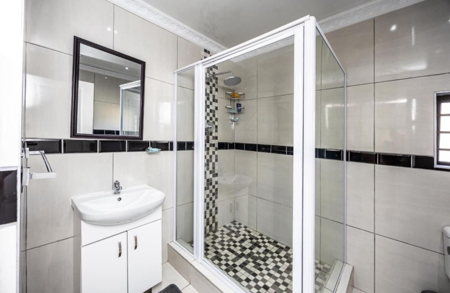 5 Bedroom Property for Sale in Baysville Eastern Cape